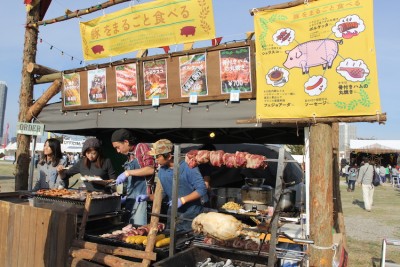 【フェス飯レポ】ブタをまるごと食べる!?豊洲野音の「収穫祭」に潜入してきた！