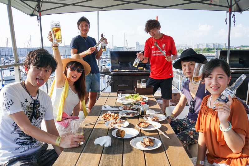 ウッドデッキではTROPICALDISCOの特徴であるBBQセットが♪